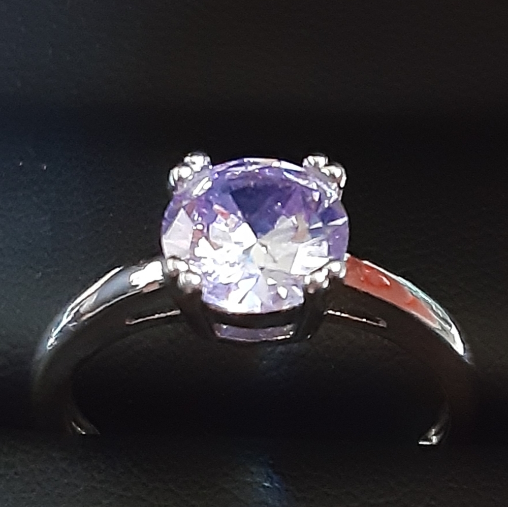 Single Hint of Purple Dimond Women's Ring Size: 6 - Picture 4 of 15